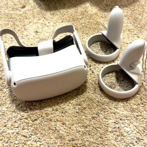 Barely Used Oculus Quest 2